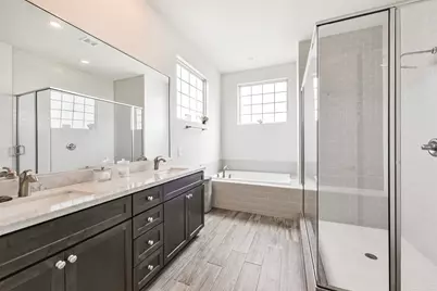 1040 W 26th Street #E, Houston, TX 77008 - Photo 5