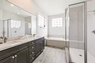 1040 W 26th St, Houston, TX 77008 - Photo 5