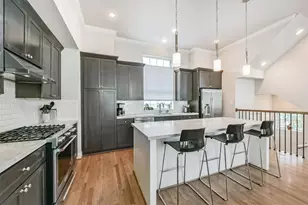 1040 W 26th St, Houston, TX 77008 - Photo 3