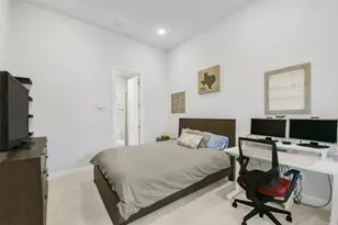 1040 W 26th St, Houston, TX 77008 - Photo 9