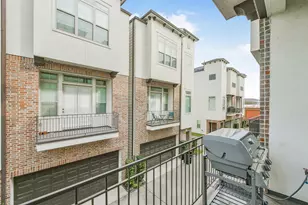 1040 W 26th St, Houston, TX 77008 - Photo 27