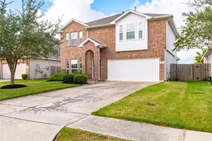 512 Forest Village Cir, La Marque, TX 77568 - Photo 1