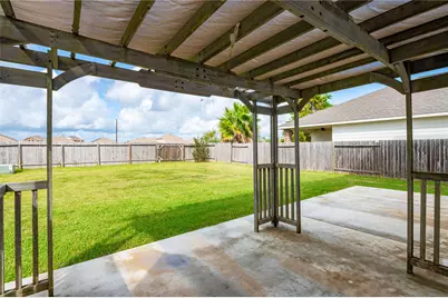512 Forest Village Circle, La Marque, TX 77568 - Photo 33