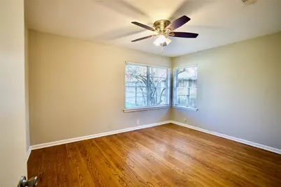 8733 Robindell Drive, Houston, TX 77074 - Photo 5