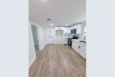 1526 E 32nd 1/2 Street, Houston, TX 77022 - Photo 17