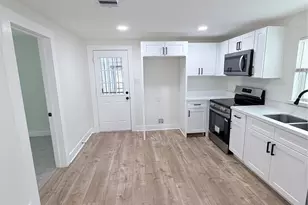 1526 E 32nd 1/2 St, Houston, TX 77022 - Photo 17