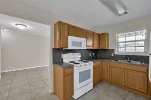 167 S Bend Ct, Willis, TX 77378 - Photo 5