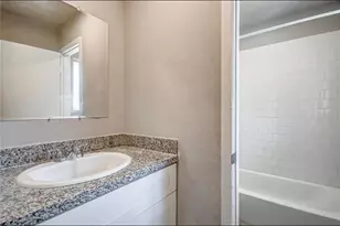 8019 Beech Cove Ln, Houston, TX 77072 - Photo 7