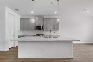 7807 Topaz Ridge Dr, Angleton, TX 77515 - Photo 3