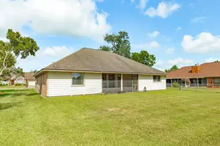 203 Lexington Ave, Clute, TX 77531 - Photo 17