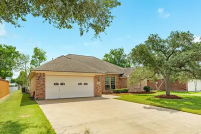 203 Lexington Avenue, Clute, TX 77531 - Photo 11