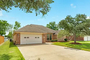 203 Lexington Ave, Clute, TX 77531 - Photo 11