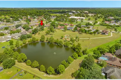 203 Lexington Avenue, Clute, TX 77531 - Photo 9