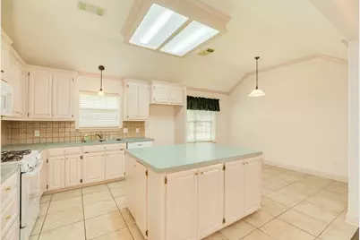 203 Lexington Avenue, Clute, TX 77531 - Photo 25