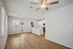 555 Avisa Dr, Kemah, TX 77565 - Photo 3