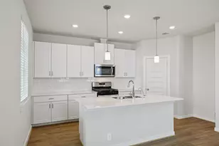 555 Avisa Dr, Kemah, TX 77565 - Photo 7