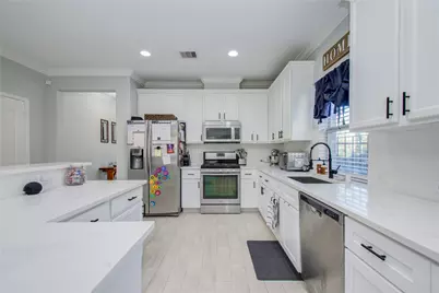 19 Canterborough Place, Tomball, TX 77375 - Photo 9