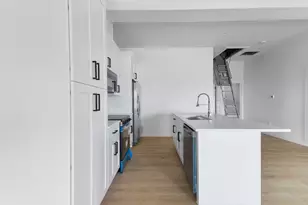 1325 35th St, Galveston, TX 77551 - Photo 11