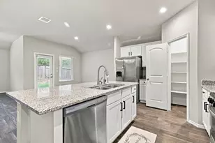 11738 Bari Reef Ln, Conroe, TX 77304 - Photo 5
