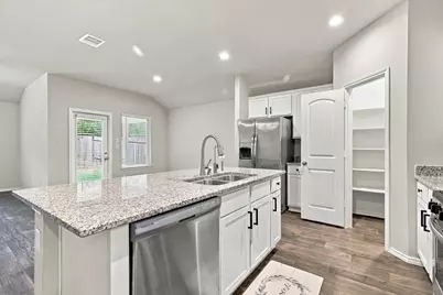 11738 Bari Reef Lane, Conroe, TX 77304 - Photo 5