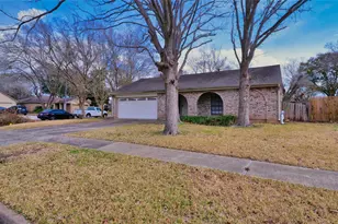 2915 Mesquite Dr, Sugar Land, TX 77479 - Photo 3