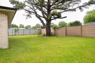 12130 Glen Hollow Dr, Houston, TX 77048 - Photo 11