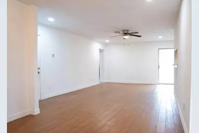 12130 Glenhollow Drive, Houston, TX 77048 - Photo 9
