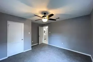 5211 Myrtlewood St, Houston, TX 77033 - Photo 9