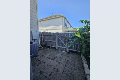 13122 Stratford Skies Lane, Houston, TX 77072 - Photo 11