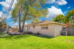 9402 Val Verde St, Houston, TX 77063 - Photo 31