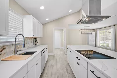 9402 Val Verde Street, Houston, TX 77063 - Photo 13