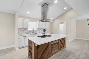 9402 Val Verde St, Houston, TX 77063 - Photo 11