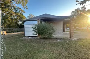 511 Thomas St, Center, TX 75935 - Photo 5