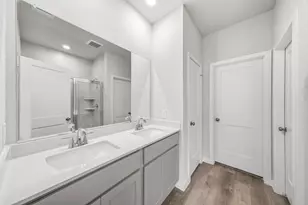 302 Amy St, Angleton, TX 77515 - Photo 13