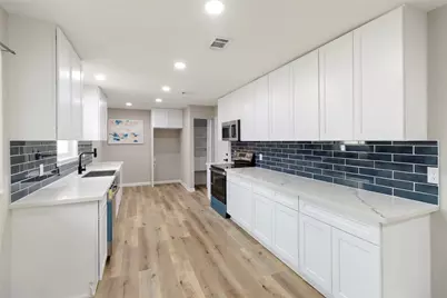 2435 9th Street N, Texas City, TX 77590 - Photo 5