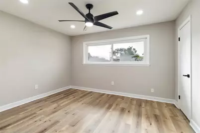 2435 9th Street N, Texas City, TX 77590 - Photo 7