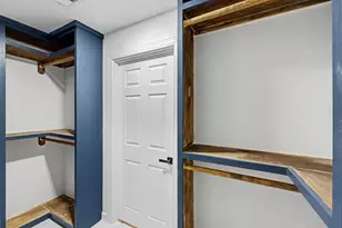 5719 Southwind St, Houston, TX 77033 - Photo 11