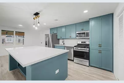 5719 Southwind Street, Houston, TX 77033 - Photo 5