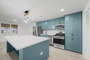 5719 Southwind St, Houston, TX 77033 - Photo 5