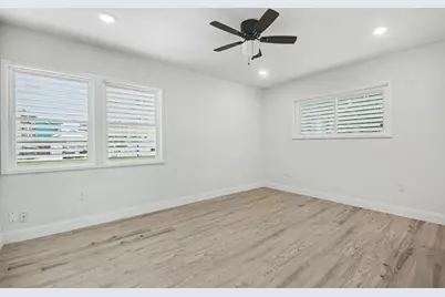 2005 Mary Moody Northen Boulevard, Galveston, TX 77551 - Photo 23