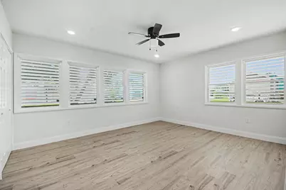 2005 Mary Moody Northen Boulevard, Galveston, TX 77551 - Photo 15