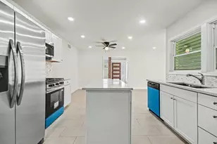 2005 Mary Moody Northen Blvd, Galveston, TX 77551 - Photo 9