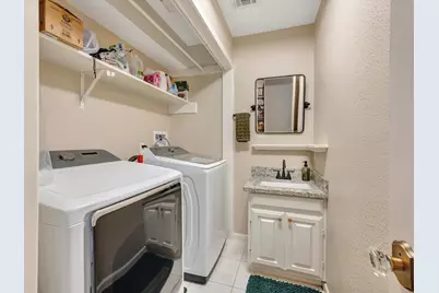 16570 Space Center Boulevard, Houston, TX 77058 - Photo 9