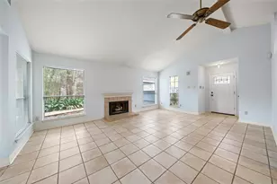 19 Tulip Hill Ct, The Woodlands, TX 77380 - Photo 5