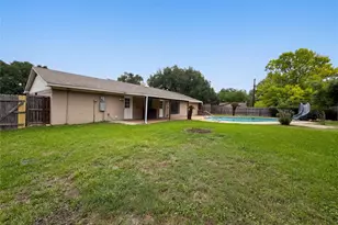 1001 Windy Dr, Brenham, TX 77833 - Photo 5