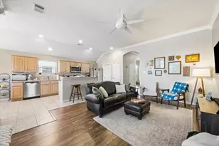 608 Brad Ct, Webster, TX 77598 - Photo 9