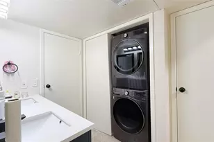 9809 Richmond Ave, Houston, TX 77042 - Photo 19