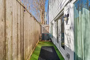 2612 Yupon St, Houston, TX 77006 - Photo 19