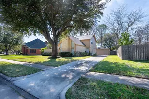 2542 Hodges Bend, Sugar Land, TX 77479 - Photo 3