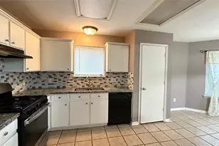 4919 Lochman Ln, Pearland, TX 77584 - Photo 9